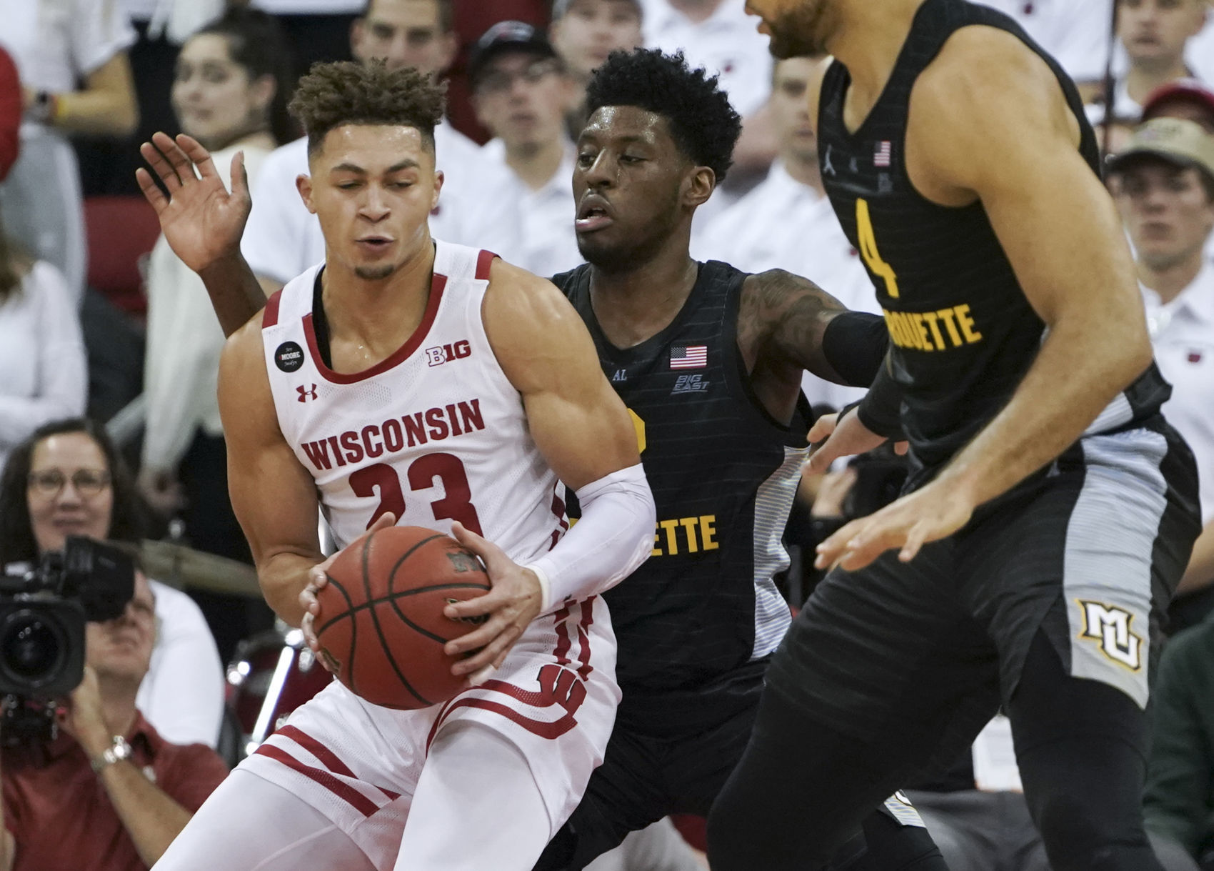 Badgers 77, Golden Eagles 61